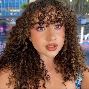 Meet your Posher, Regina